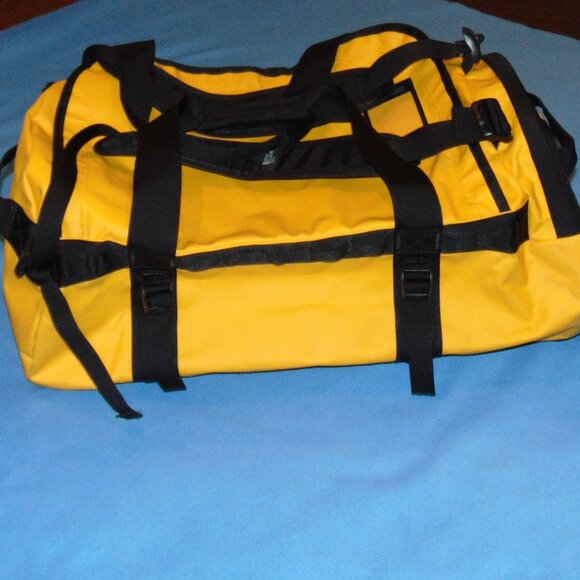 NEW  THE NORTH FACE  BASE CAMP  MEDIUM  DUFFEL - Picture 2 of 8